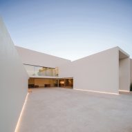 Fran Silvestre Arquitectos creates minimalist home behind historic facade in Spain