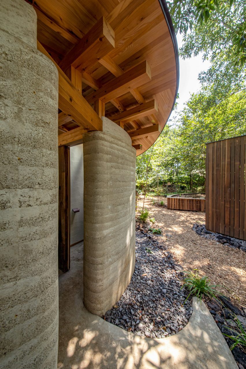 Rammed-earth toilet